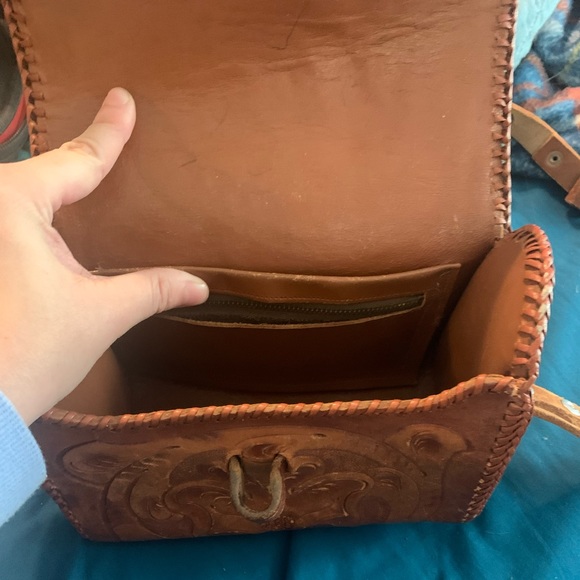 Vintage crossbody/shoulder bag in great condition - Picture 2 of 3